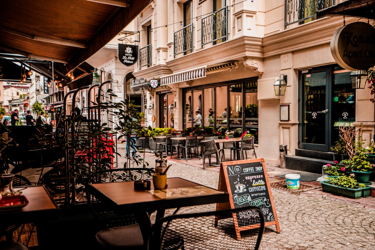 Maple & Bean coffee shop storefront website
